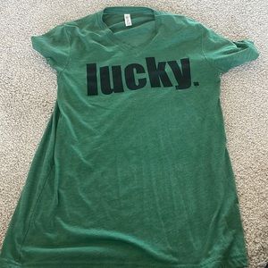ST PATTY'S Green *LUCKY* V-neck t-shirt - NEVER WORN